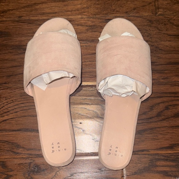a new day Shoes - a new day Blush Suede Mules slides slip on sandals women’s flats nude shoes sz 9
